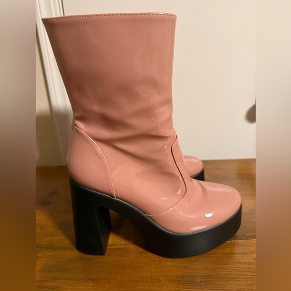 Gianni Bini Shoes - Gianni Bini Pink Patent Platform Boots Zippered